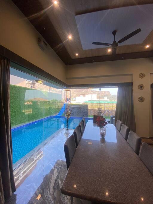 Mount Resorts Lonavala 5 Bhk Luxurious Villa With Private Pool And Full Size Cricket Football Turf Bagian luar foto