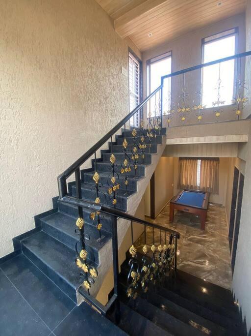 Mount Resorts Lonavala 5 Bhk Luxurious Villa With Private Pool And Full Size Cricket Football Turf Bagian luar foto