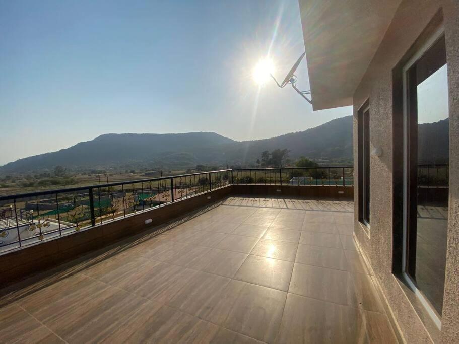 Mount Resorts Lonavala 5 Bhk Luxurious Villa With Private Pool And Full Size Cricket Football Turf Bagian luar foto