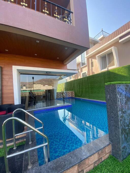 Mount Resorts Lonavala 5 Bhk Luxurious Villa With Private Pool And Full Size Cricket Football Turf Bagian luar foto