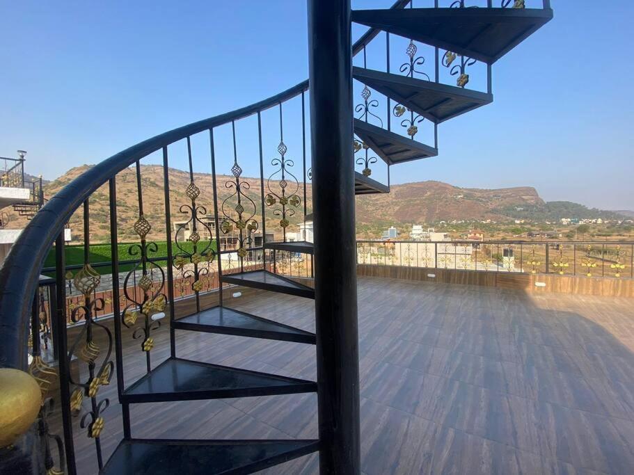 Mount Resorts Lonavala 5 Bhk Luxurious Villa With Private Pool And Full Size Cricket Football Turf Bagian luar foto